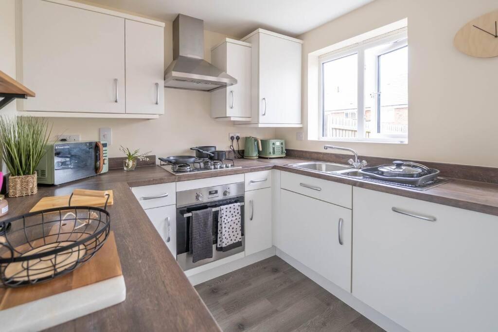 Appartamento Good For Company Let 2-Bed In Coventry 2X Parking Esterno foto