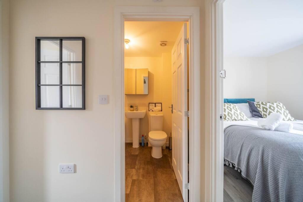 Appartamento Good For Company Let 2-Bed In Coventry 2X Parking Esterno foto