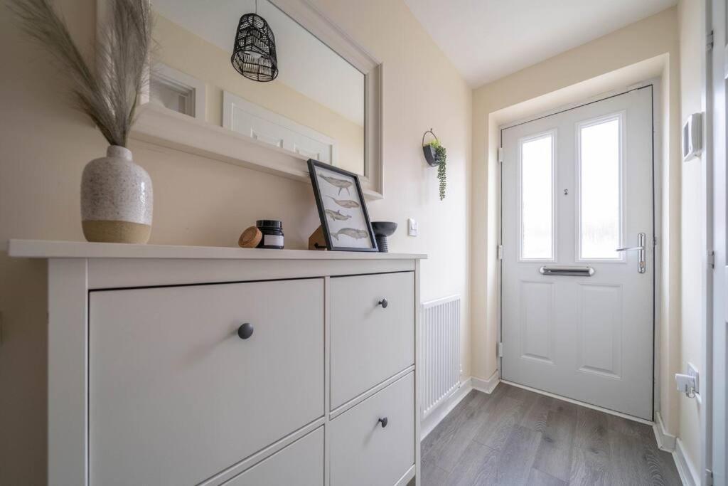 Appartamento Good For Company Let 2-Bed In Coventry 2X Parking Esterno foto