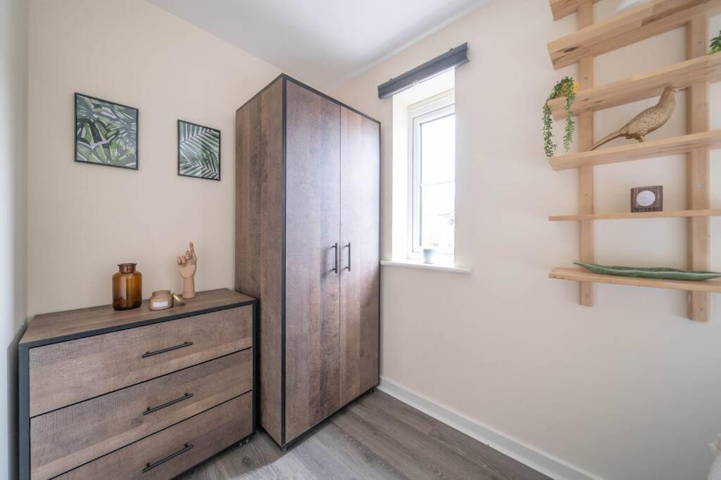 Appartamento Good For Company Let 2-Bed In Coventry 2X Parking Esterno foto