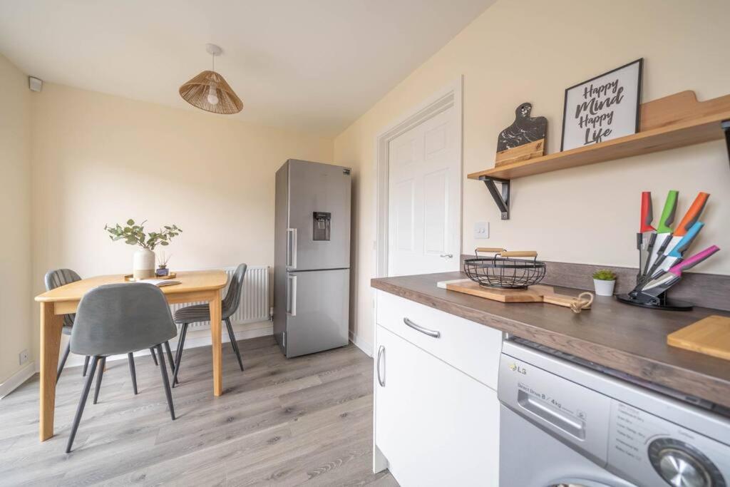 Appartamento Good For Company Let 2-Bed In Coventry 2X Parking Esterno foto