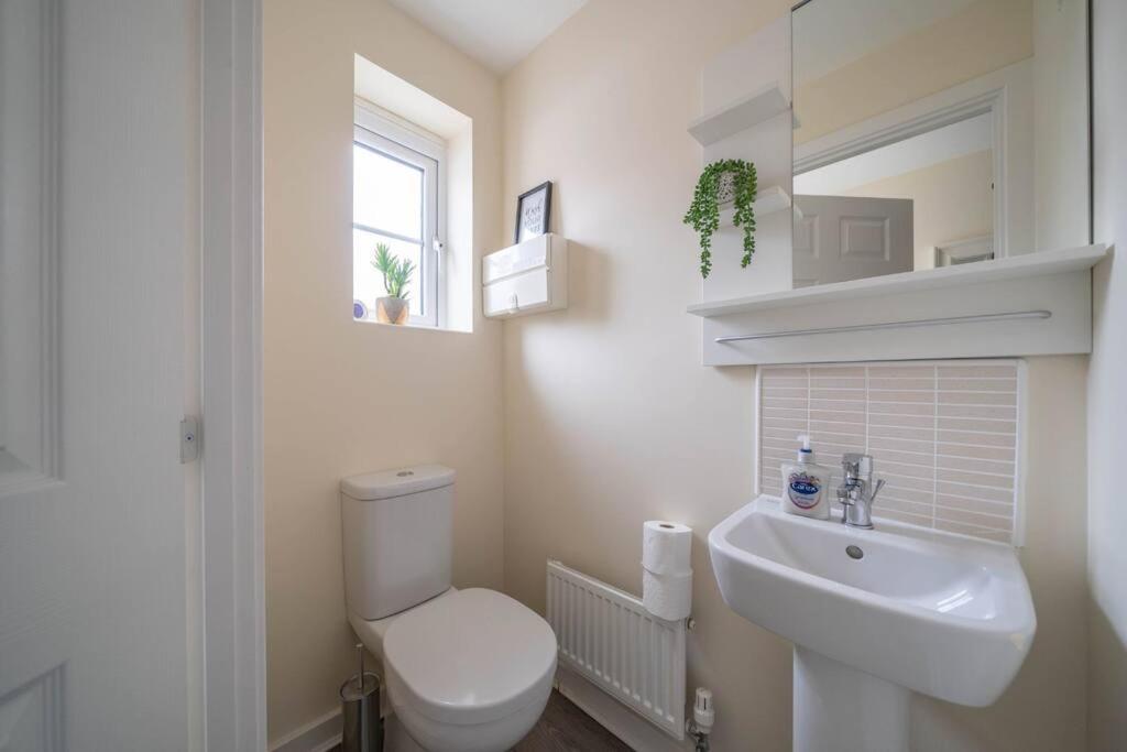 Appartamento Good For Company Let 2-Bed In Coventry 2X Parking Esterno foto