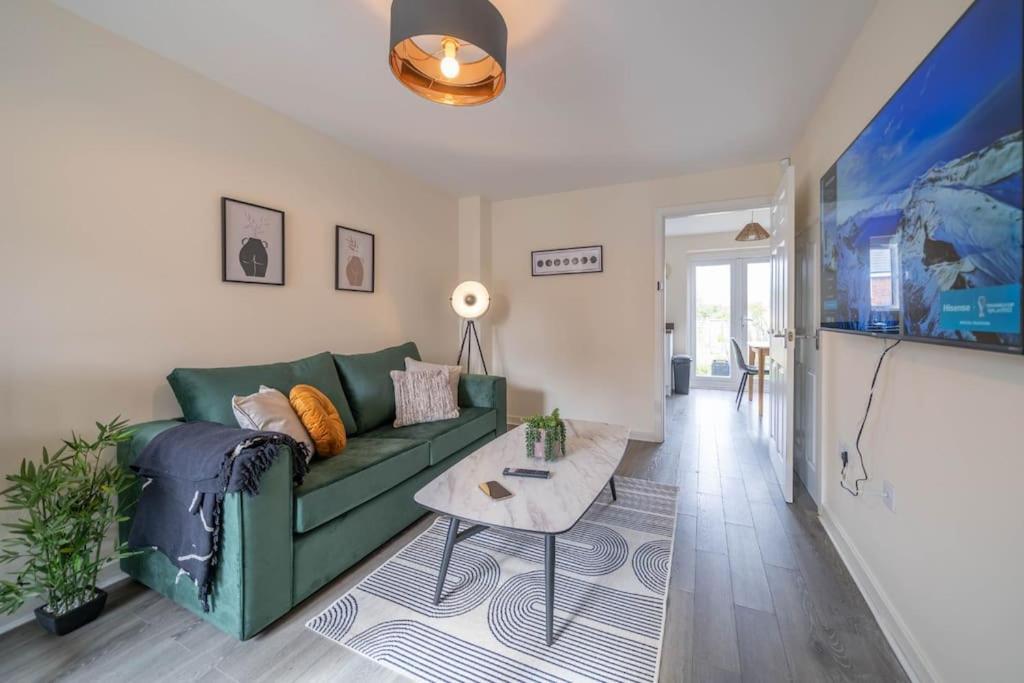 Appartamento Good For Company Let 2-Bed In Coventry 2X Parking Esterno foto
